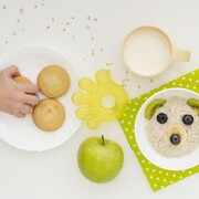 Com podem fomentar bons hàbits alimentaris? - oat-flakes-with-milk-bear-shape.jpg